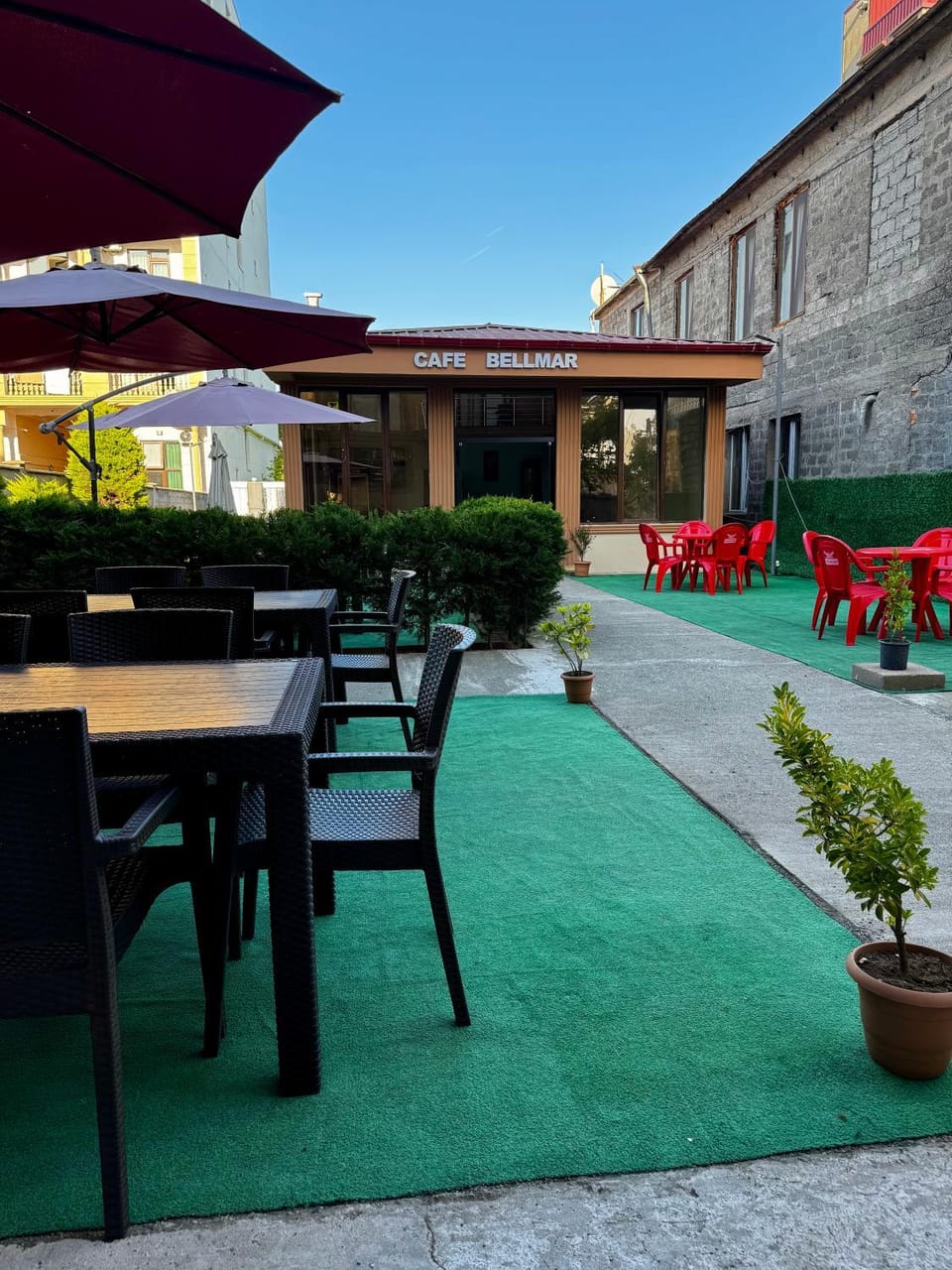 Patio, Restaurant/places to eat, Inner courtyard view