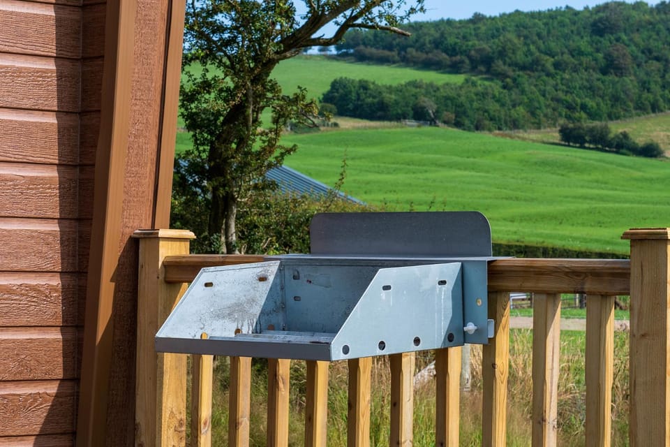 Waenfechan Glamping with Hot Tubs Nature lodge in Afon Hiraethlyn