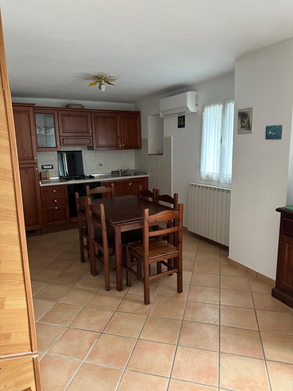 Kitchen or kitchenette, Meals, dishwasher, stove, air conditioner