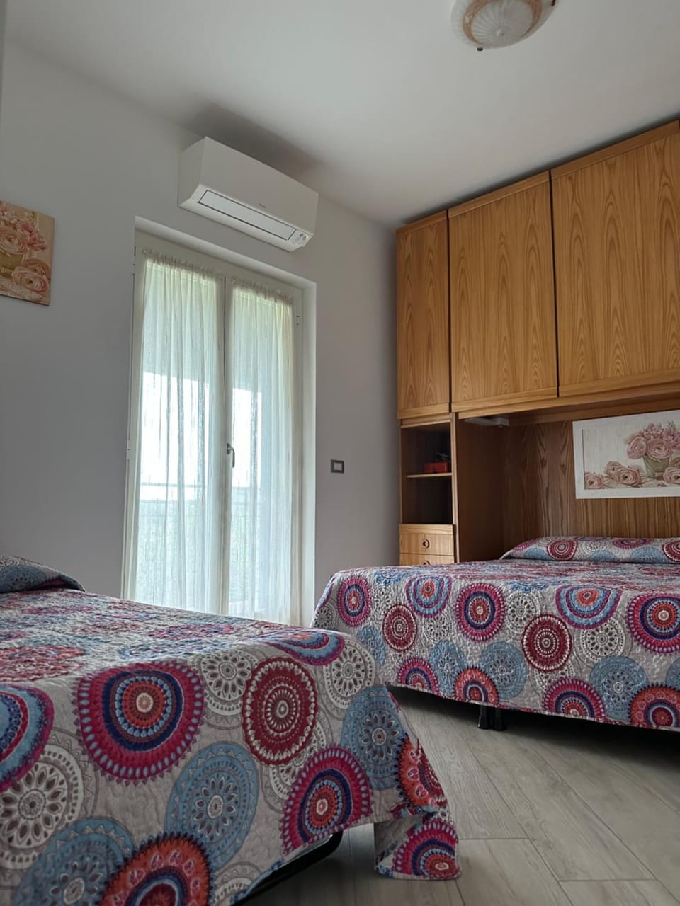 Bed, air conditioner