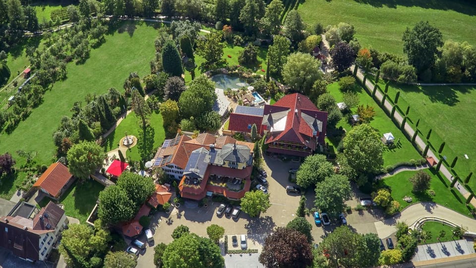 Property building, Neighbourhood, Bird's eye view, Garden, Garden