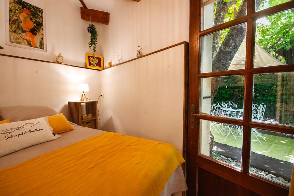 Bed, Photo of the whole room, Bedroom, Garden view