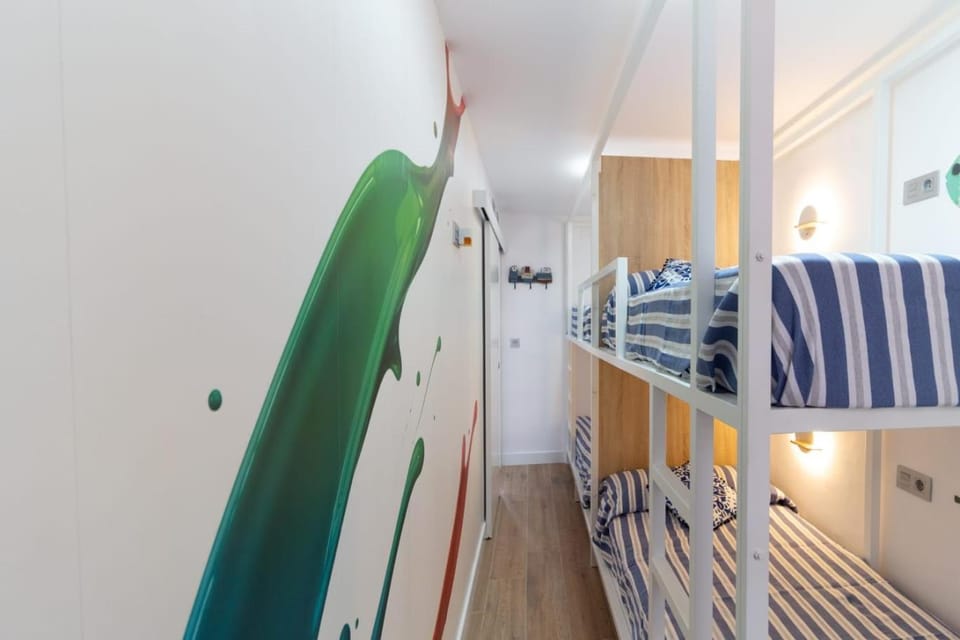Bedroom, bunk bed