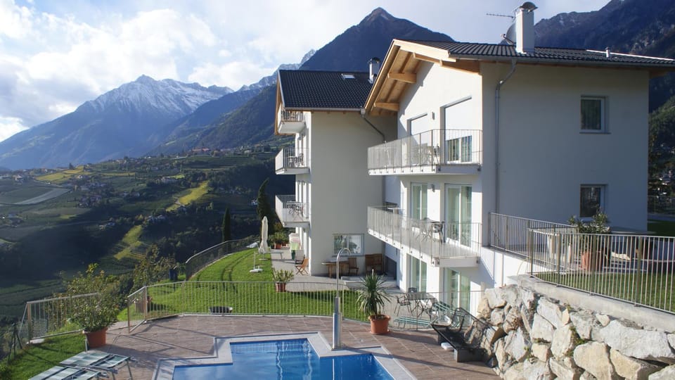 Children play ground, Garden view, Landmark view, Mountain view, Pool view, River view