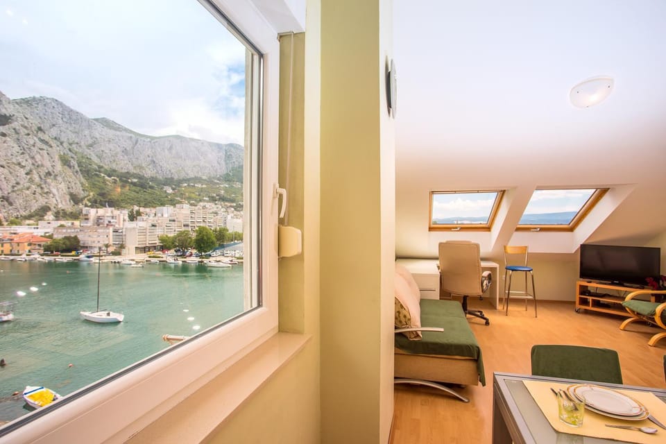 Apartmani Ribnjak Seka Apartment in Omiš bus station