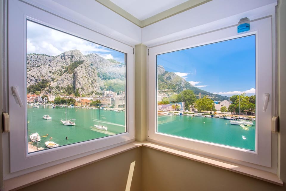 Apartmani Ribnjak Seka Apartment in Omiš bus station