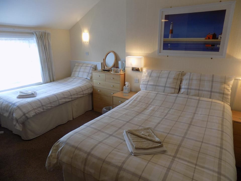 Bedroom, towels