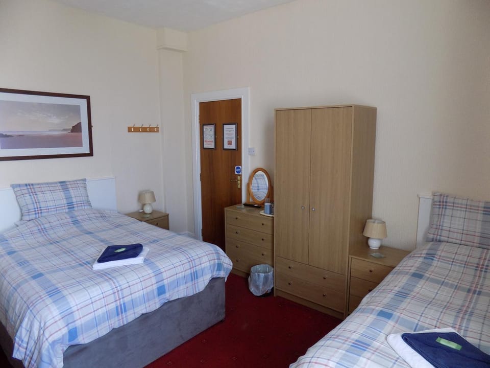 Bedroom, towels
