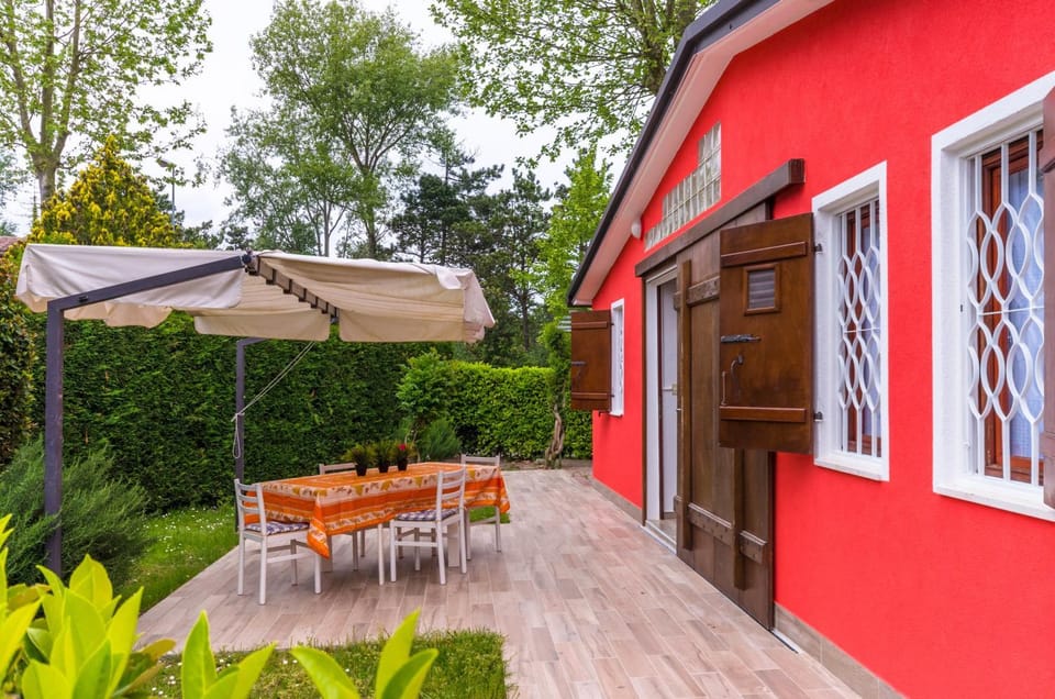 Patio, Facade/entrance, Garden, Balcony/Terrace