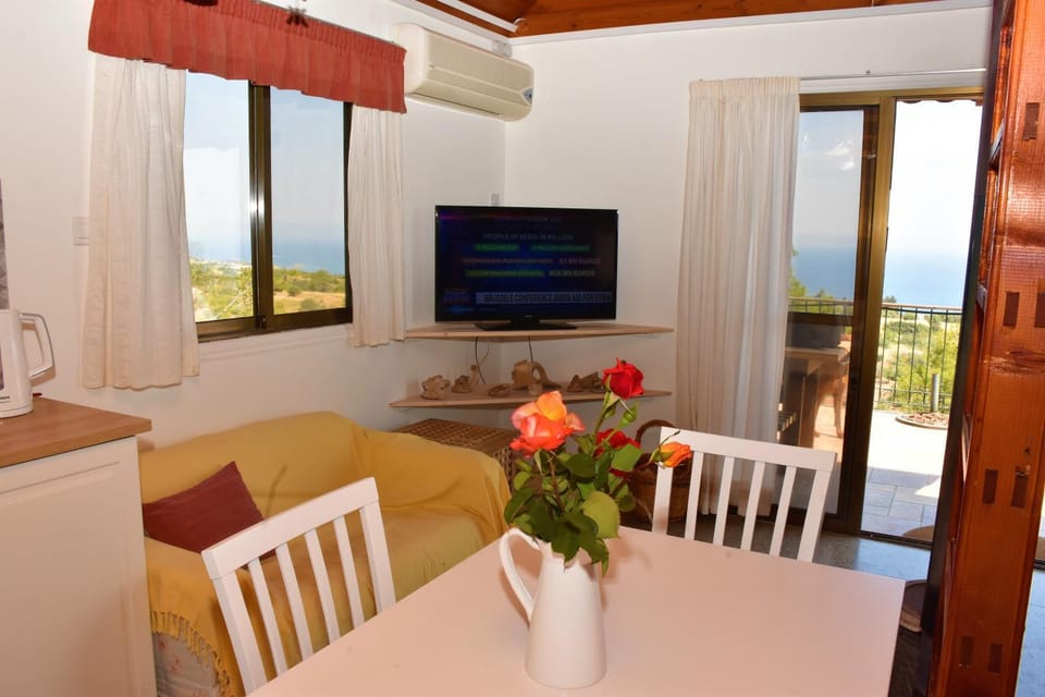 TV and multimedia, Balcony/Terrace, Living room, Dining area