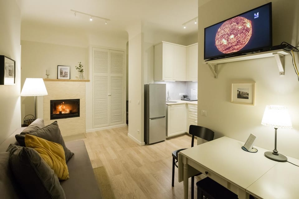 TV and multimedia, Living room, Seating area, Dining area
