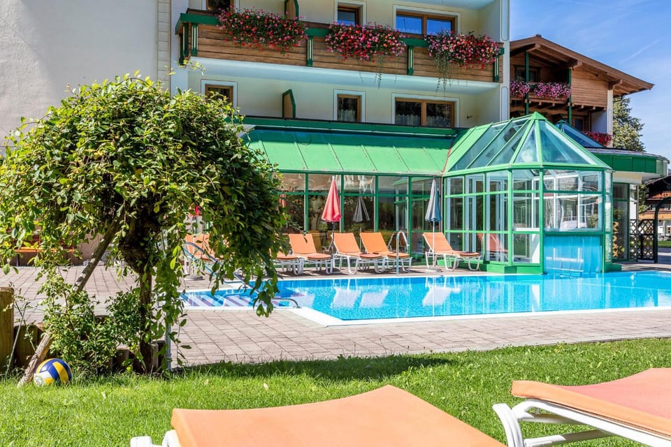 Spring, Swimming pool, sunbed