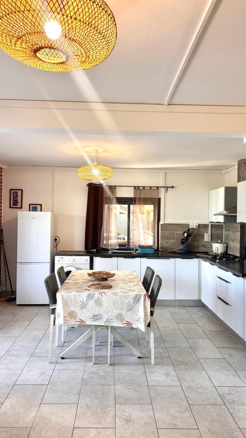Dining area, oven, stove