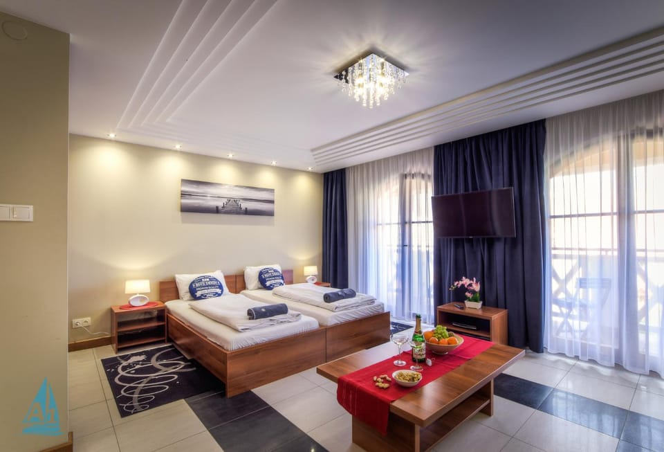 Bed, TV and multimedia, Photo of the whole room, Seating area, Food, Alcoholic drinks