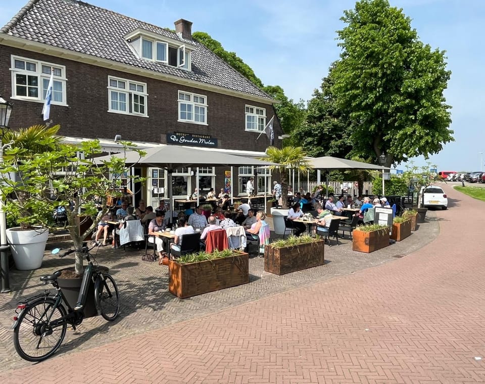 Restaurant/places to eat, Food and drinks, Location
