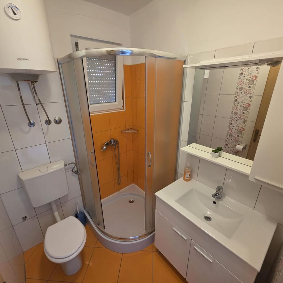 Shower, Bathroom, towels