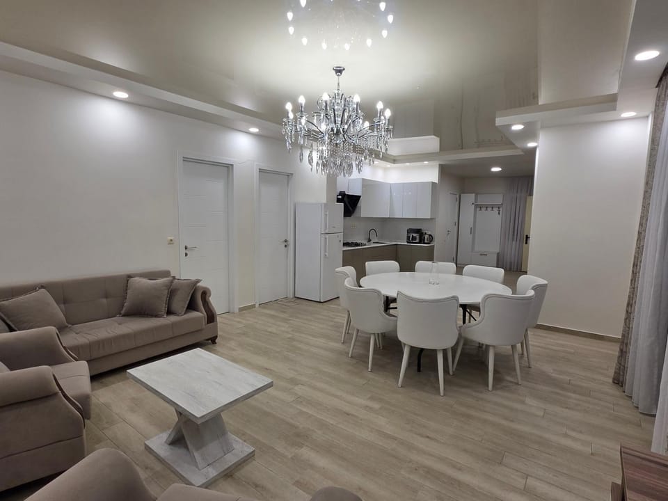 Kitchen or kitchenette, Living room, Seating area, Dining area