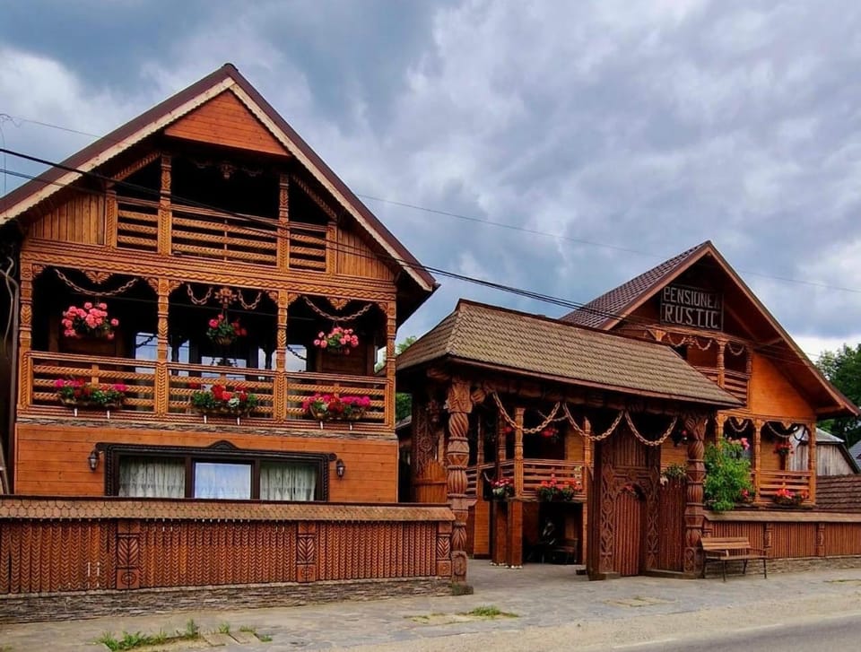 Pensiunea Rustic Oncesti Nature lodge in Romania