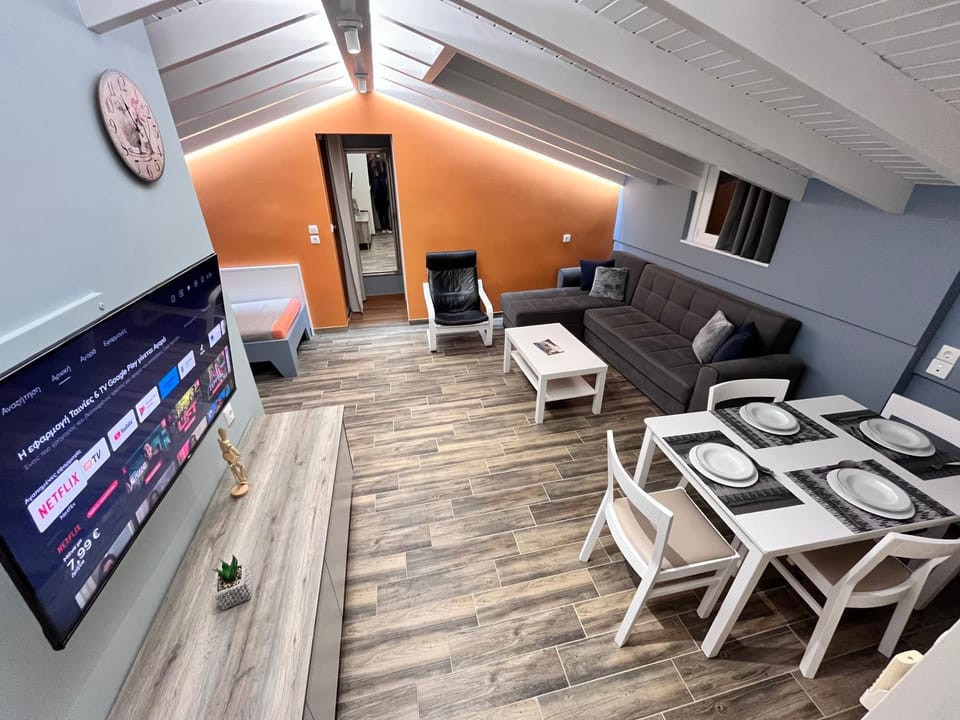 TV and multimedia, Seating area, Dining area