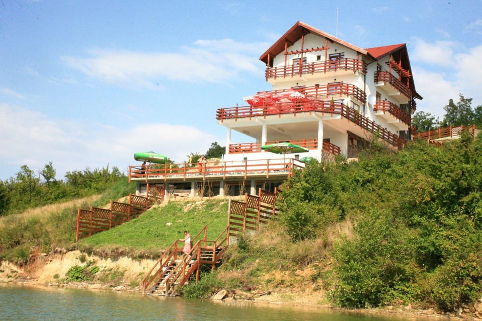 Pensiunea Belvedere Cincis Bed and Breakfast in Serbia