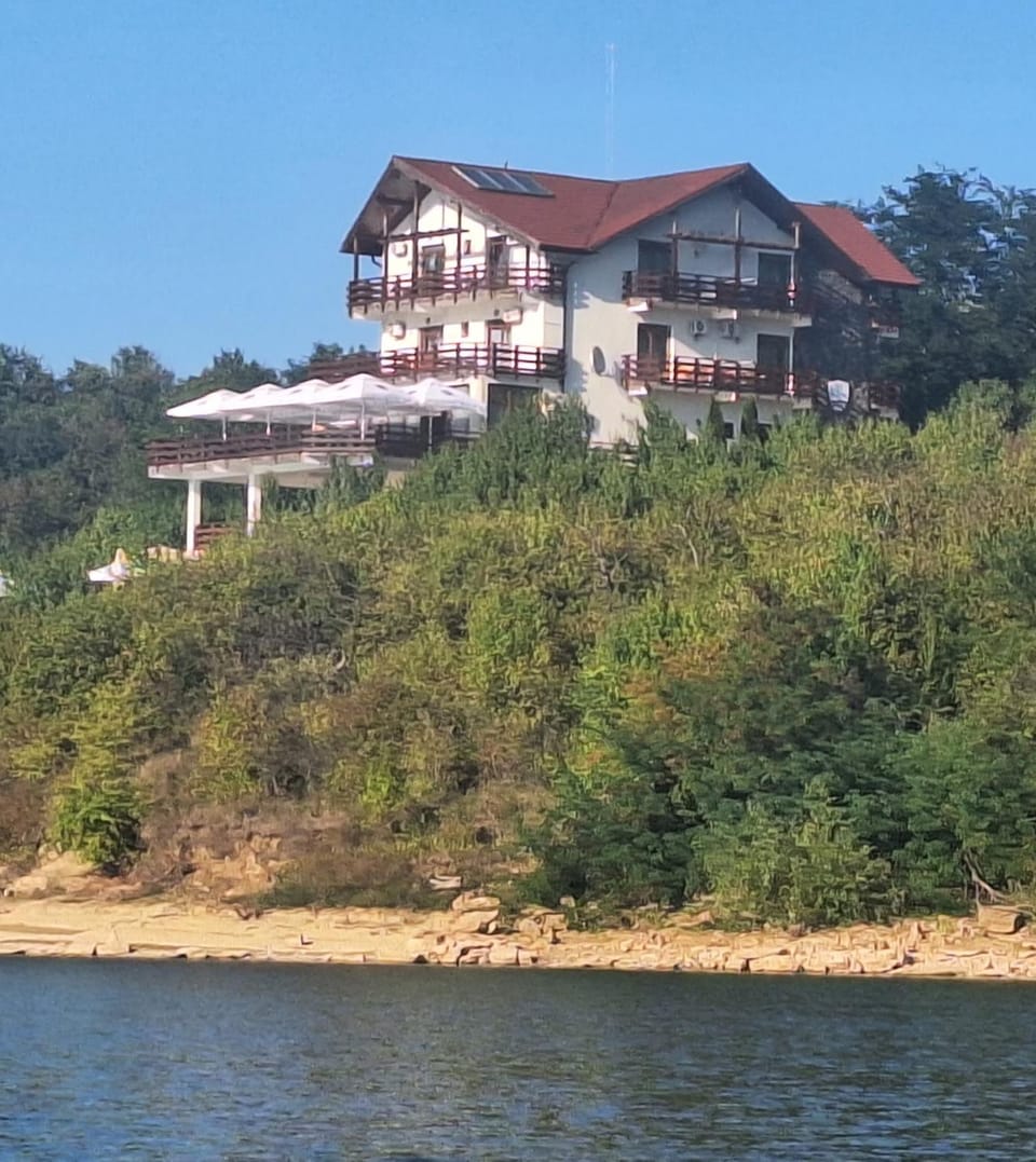 Pensiunea Belvedere Cincis Bed and Breakfast in Serbia