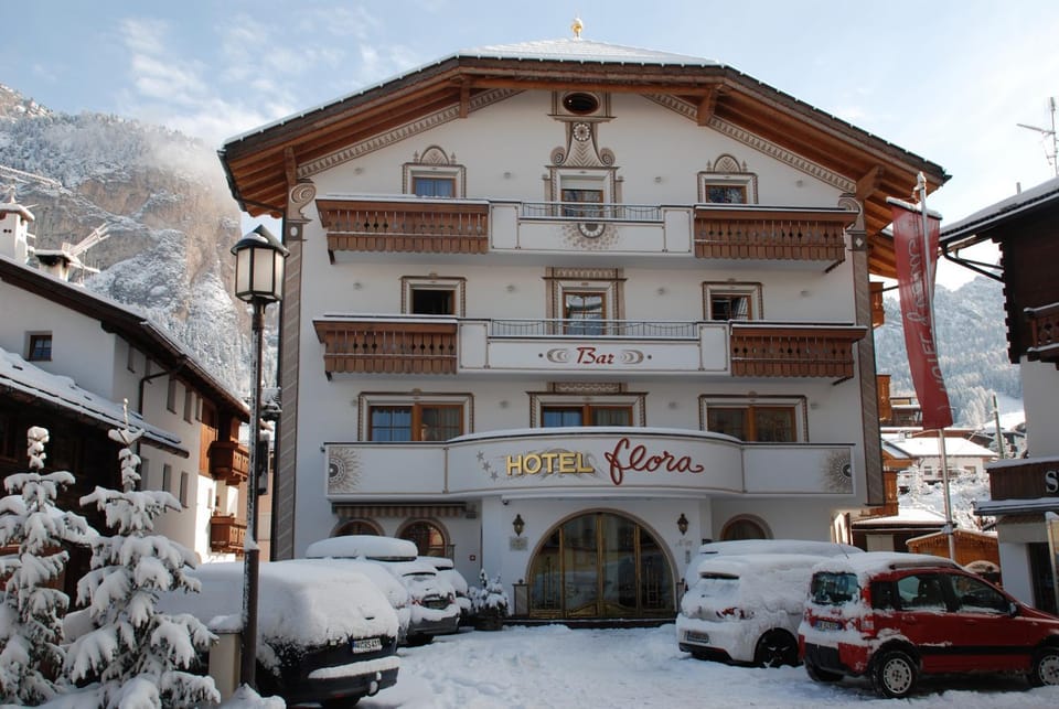 Facade/entrance, Day, Winter