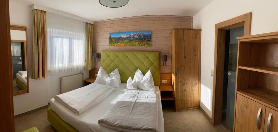Bed, Bedroom, wardrobe