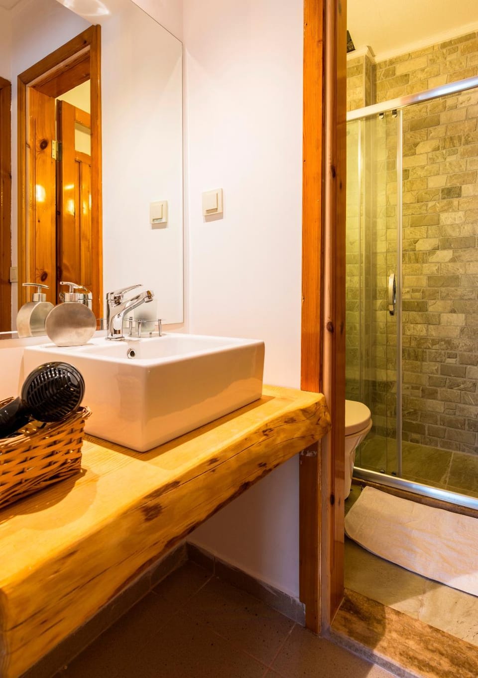 Shower, Toilet