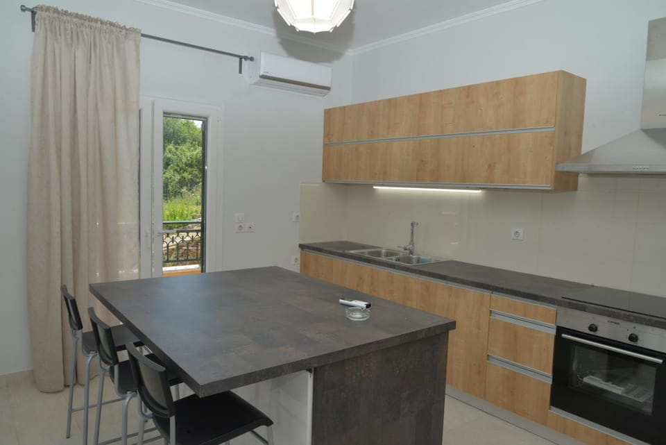 Kitchen or kitchenette, Seating area, Dining area, pet friendly, stove
