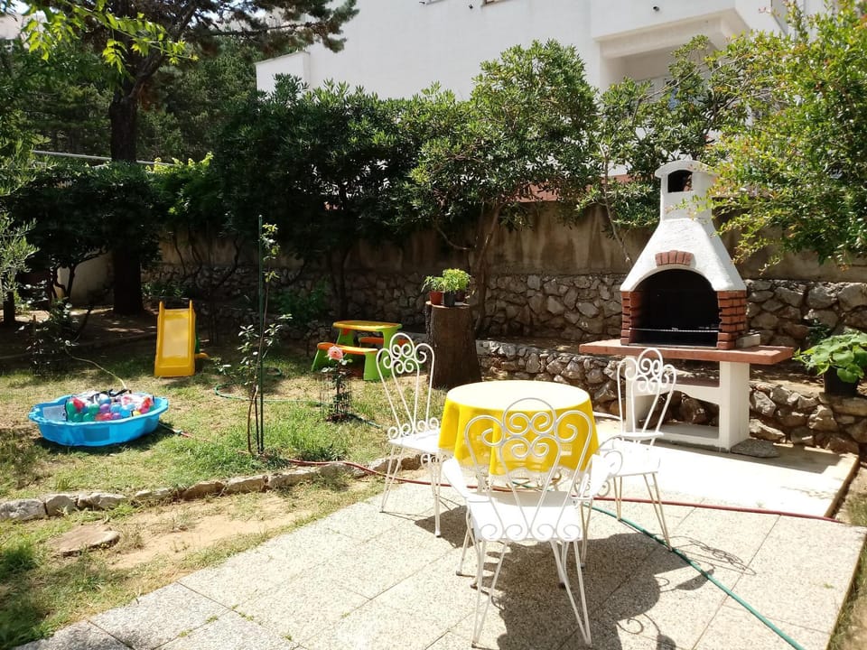 Apartmani MW , Zuti apartman Apartment in Lika-Senj County