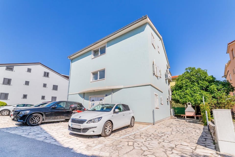 Property building, Day, Location, Parking