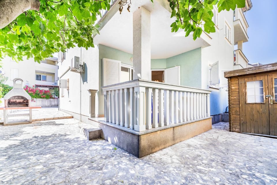 Property building, Day