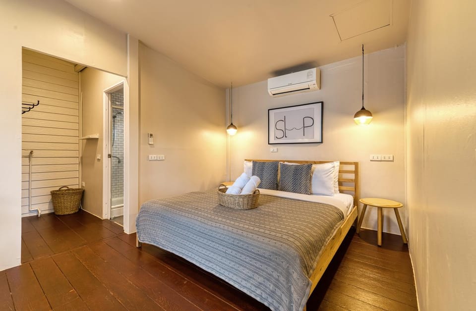 Bed, Bedroom, air conditioner