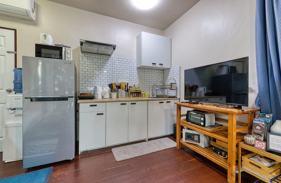TV and multimedia, Kitchen or kitchenette, stove, toaster