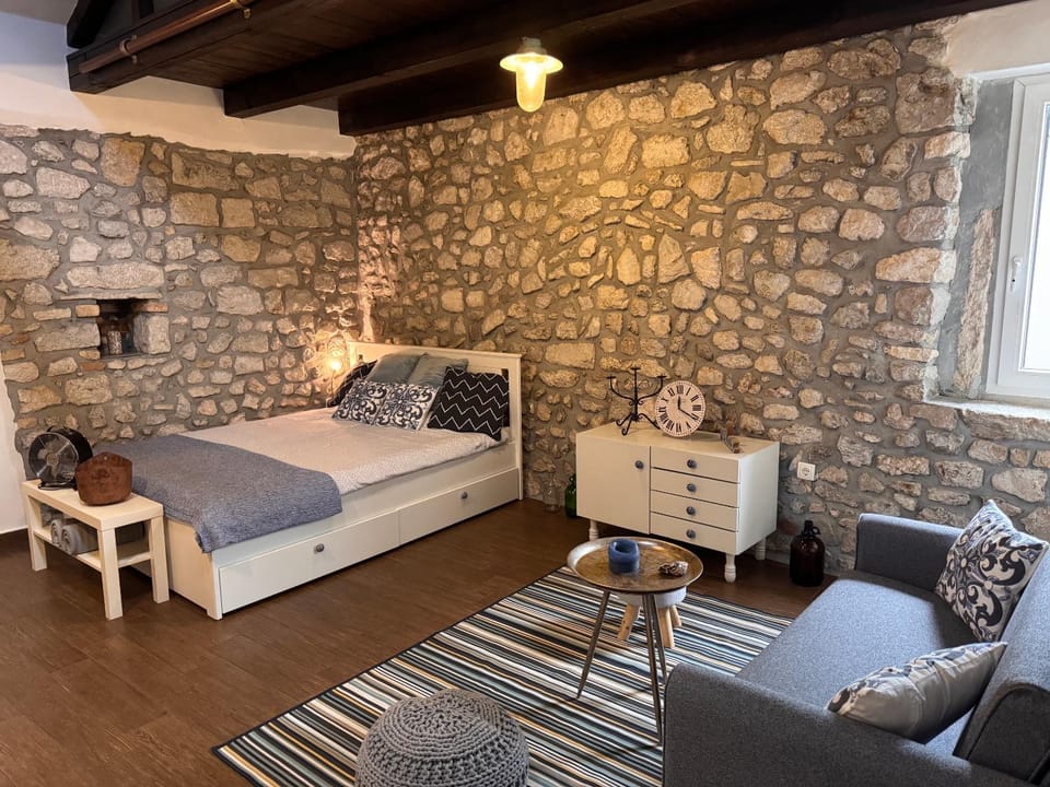 Bed, Living room, Seating area