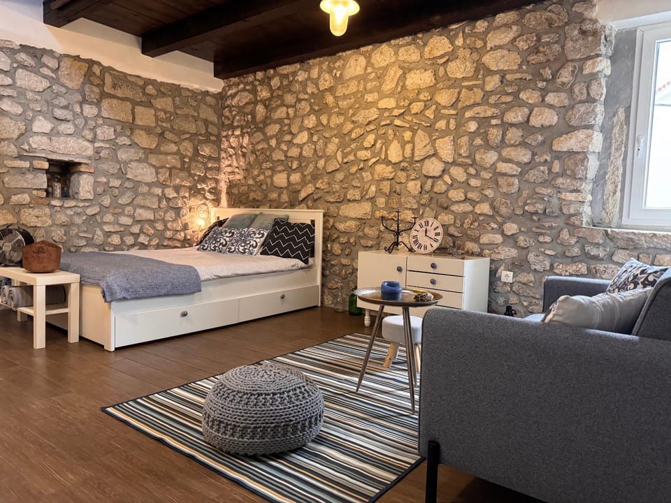 Bed, Living room, Seating area