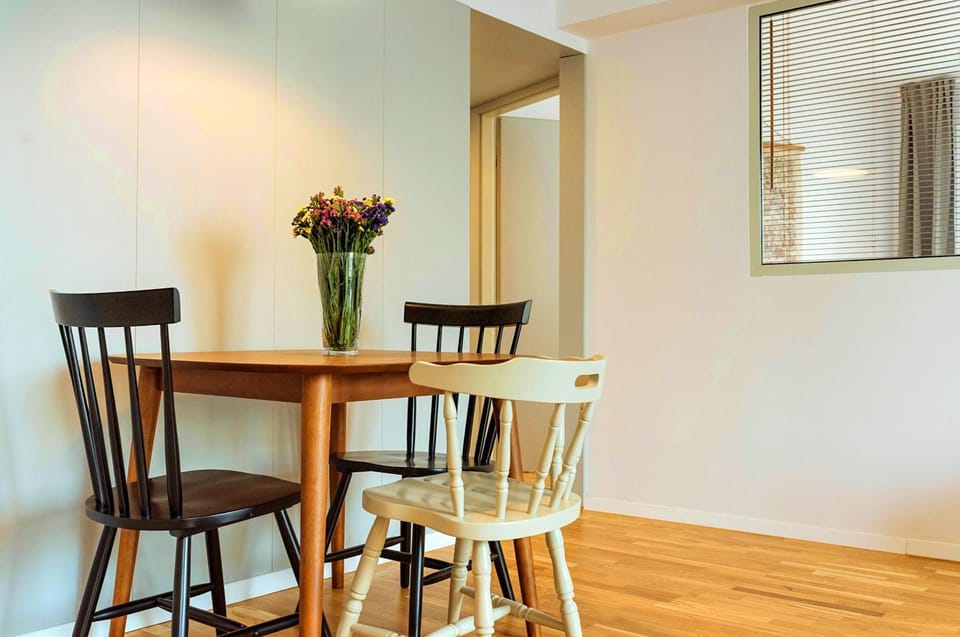 TV and multimedia, Living room, Seating area, Dining area