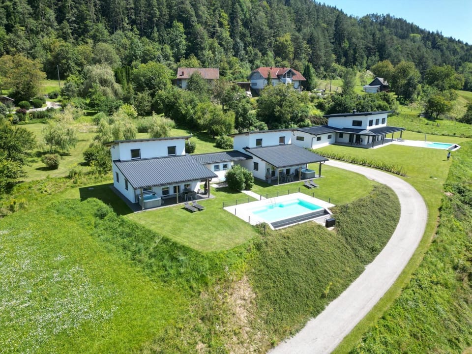 Property building, Day, Neighbourhood, Natural landscape, Bird's eye view, Garden, Mountain view, Swimming pool, sunbed