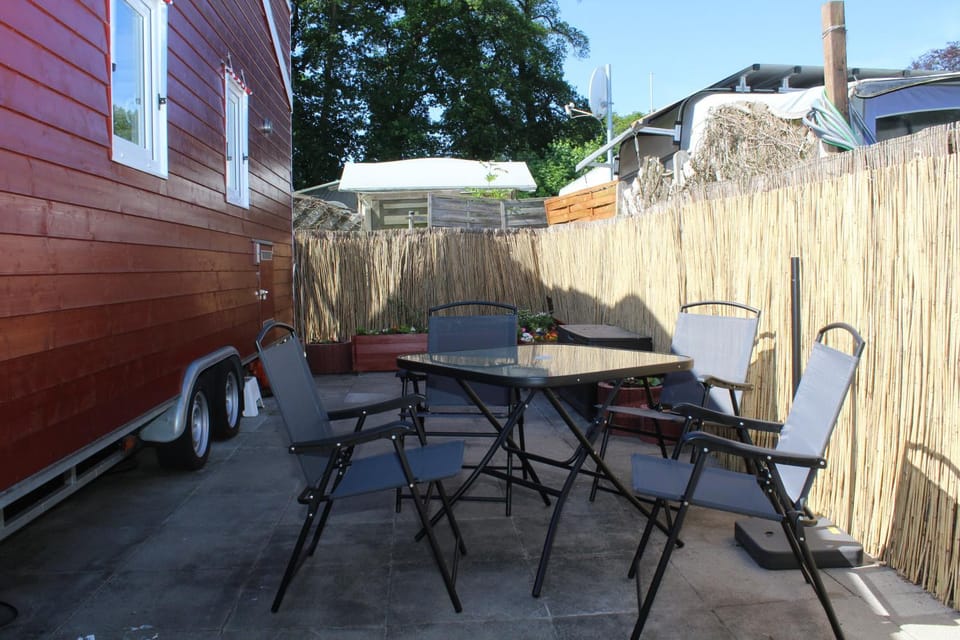 Property building, Patio, Facade/entrance, BBQ facilities, Balcony/Terrace