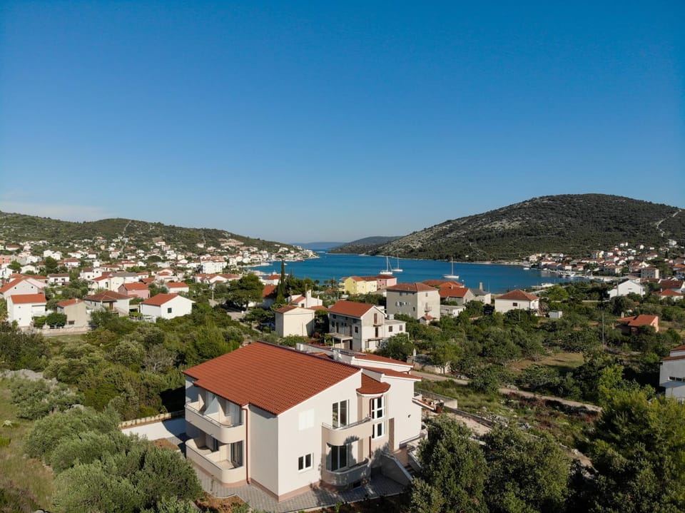 Neighbourhood, Bird's eye view