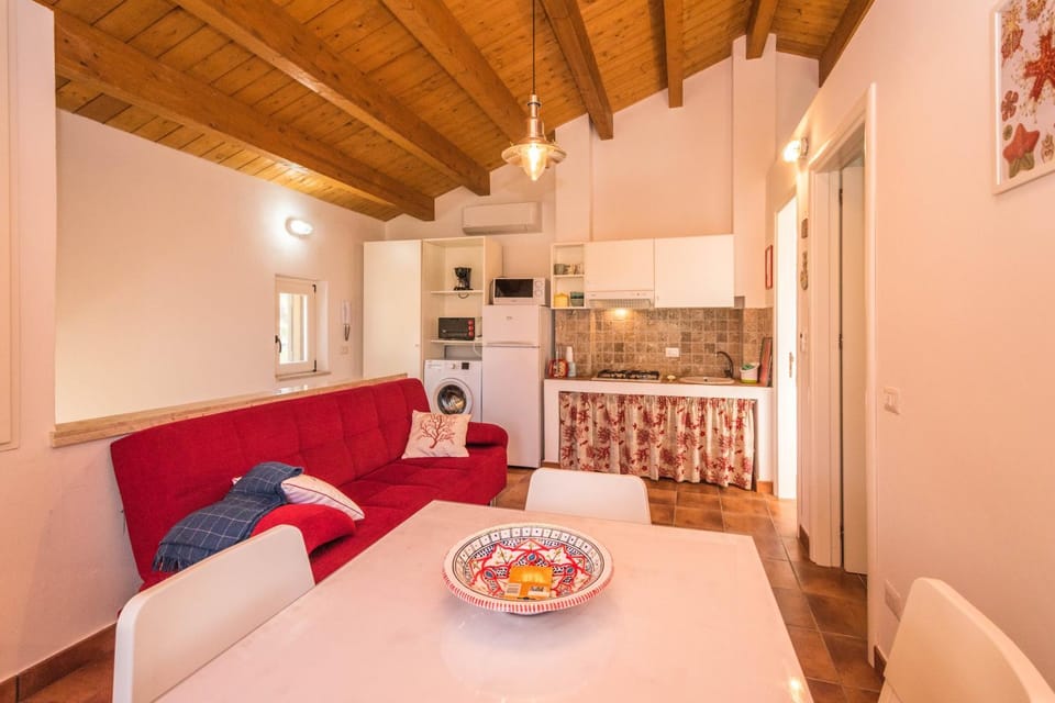 Bed, Kitchen or kitchenette, Living room, Dining area