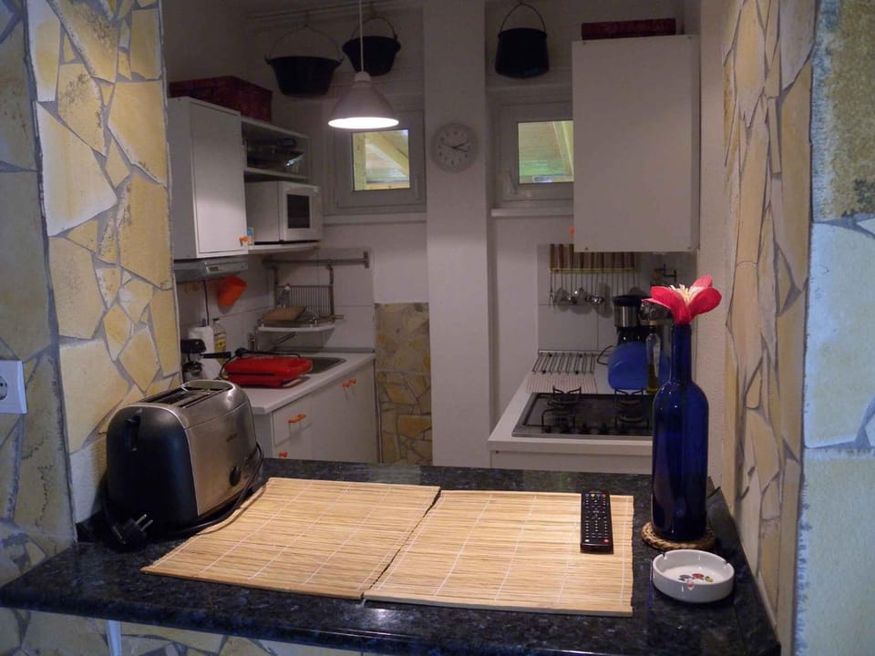 Coffee/tea facilities, microwave, toaster