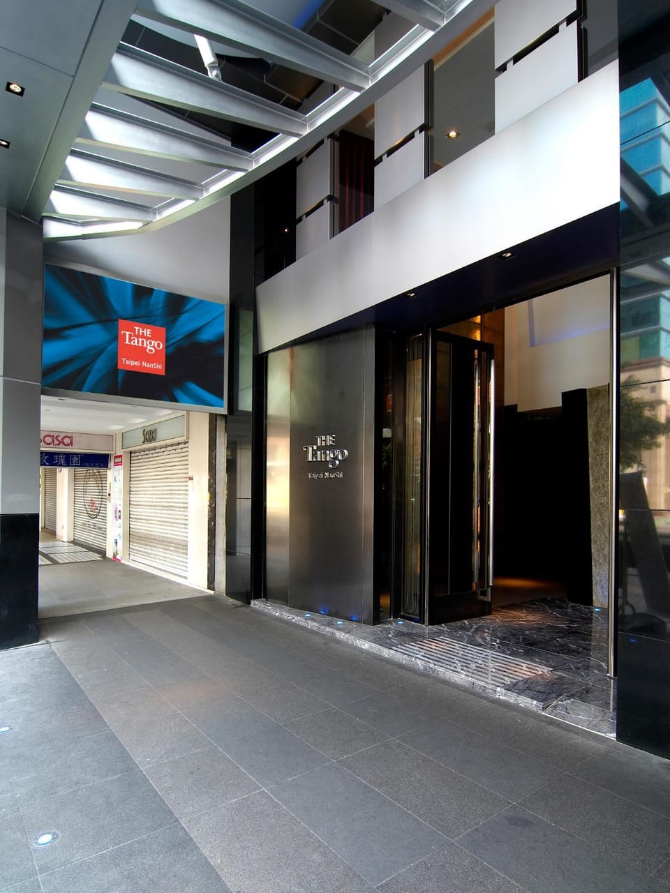 Facade/entrance