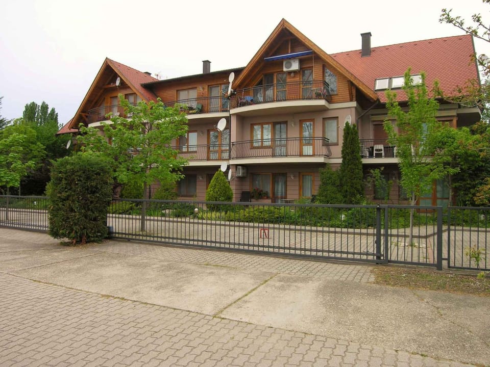 Property building, Summer, Parking