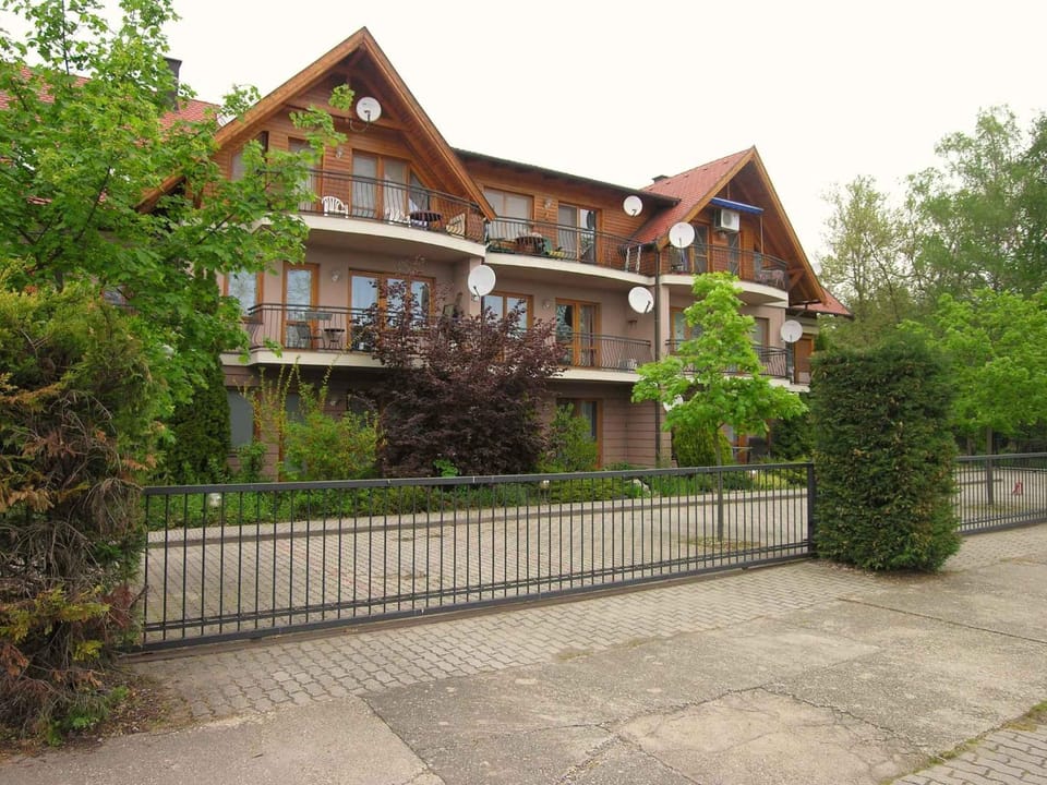 Property building, Summer, Parking