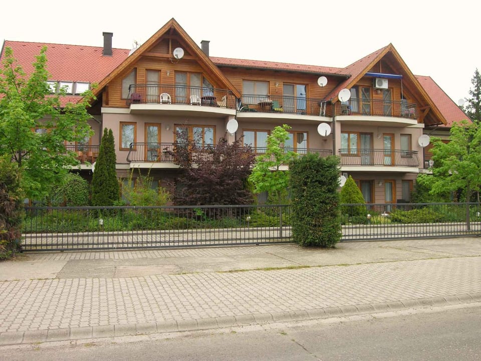 Property building, Summer, Parking
