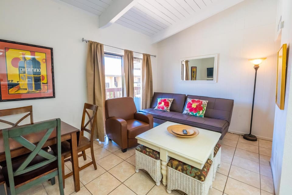 Cozy condo in Tiki 209 private beach access Apartment in South Padre Island