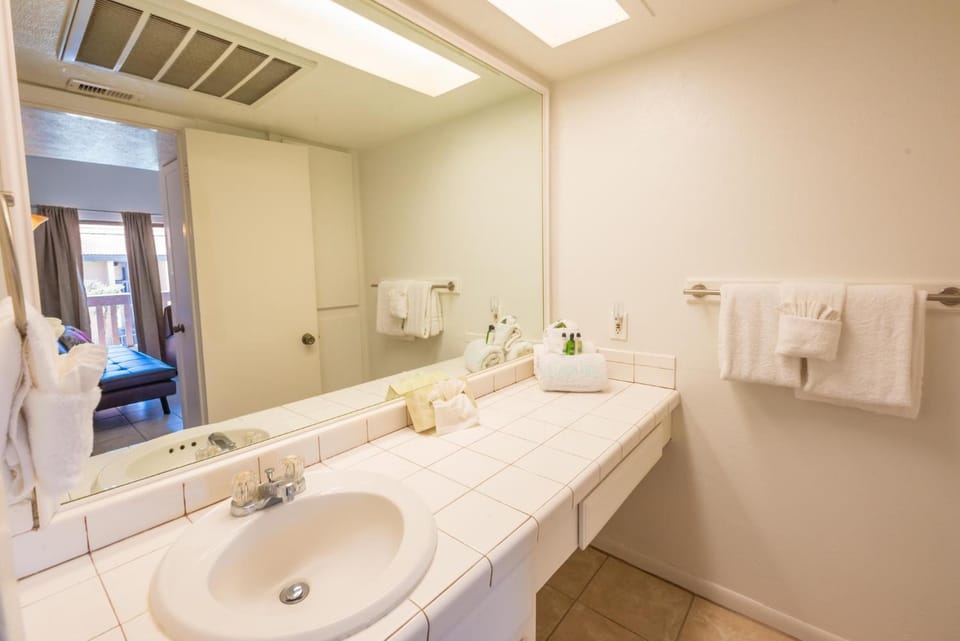 Cozy condo in Tiki 209 private beach access Apartment in South Padre Island
