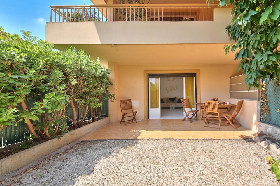 Near CAP D'ANTIBES & BEACH Two-bedroom Apartment in Antibes