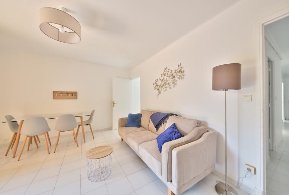 Near CAP D'ANTIBES & BEACH Two-bedroom Apartment in Antibes